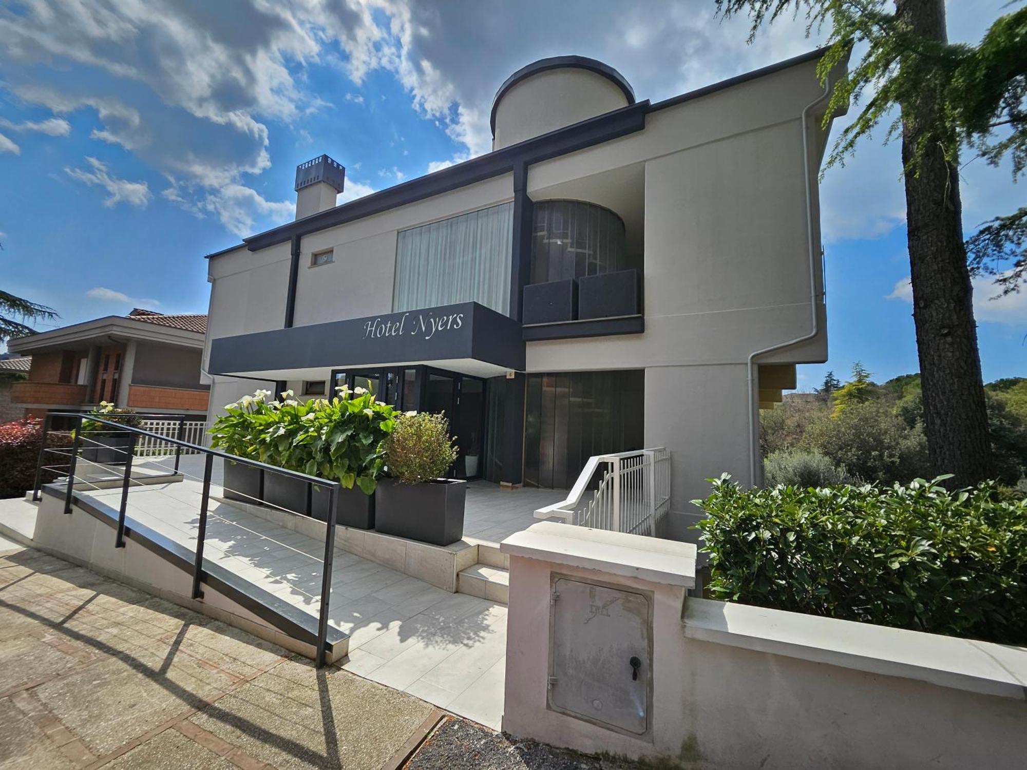 Albergo Nyers Perugia Ngoại thất bức ảnh