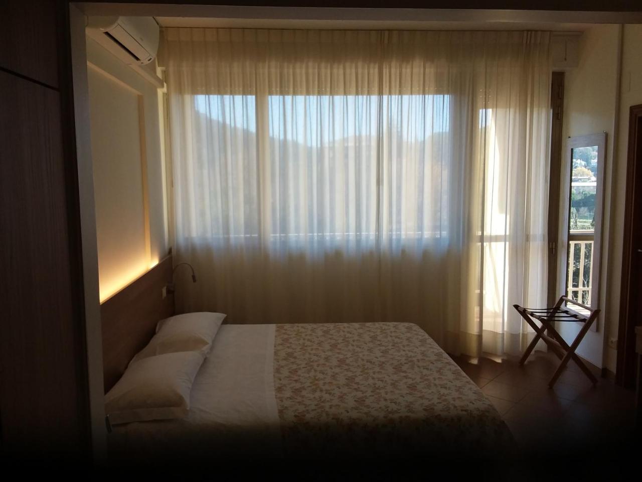 Albergo Nyers Perugia Ngoại thất bức ảnh